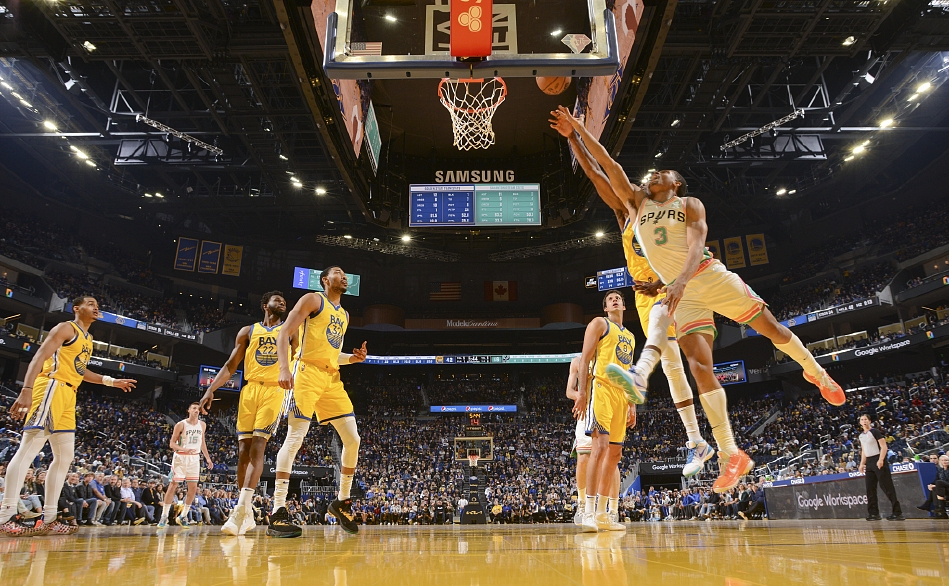 福建队绝杀马刺，克莱点燃赛场