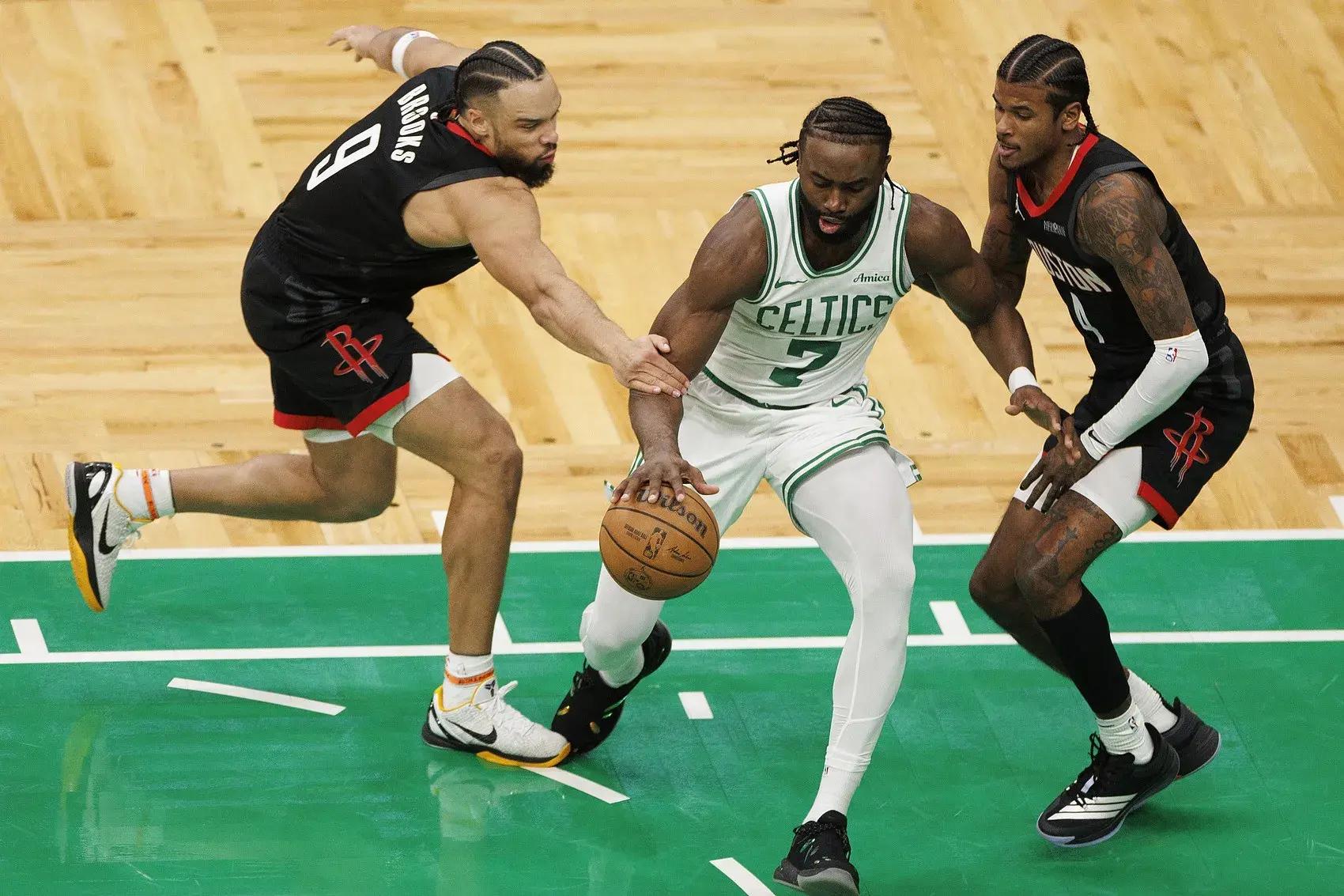 篮网险胜凯尔特人，范弗利特扛起全队