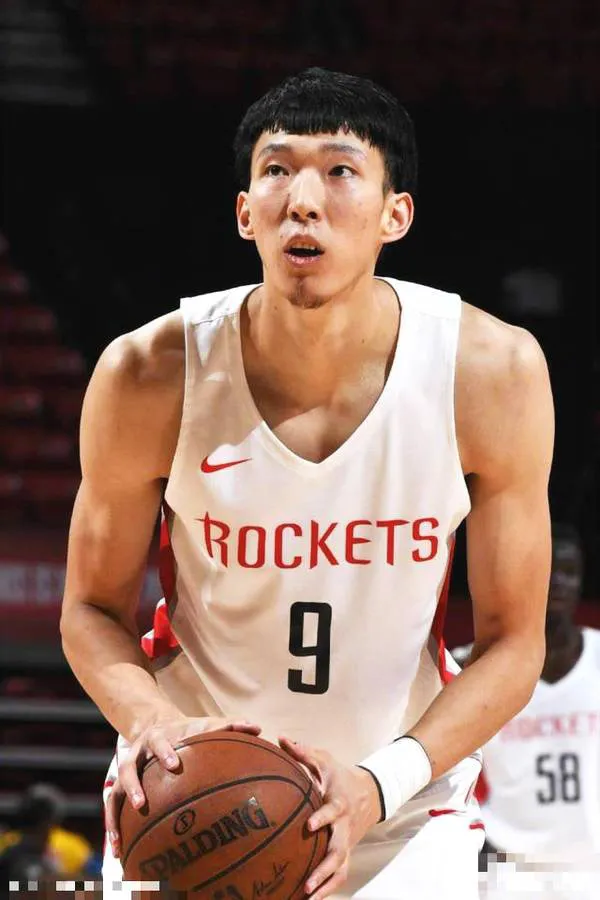 开云体育app-山东队翻盘爵士，周琦点燃赛场